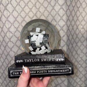Tortured poets department snow globe